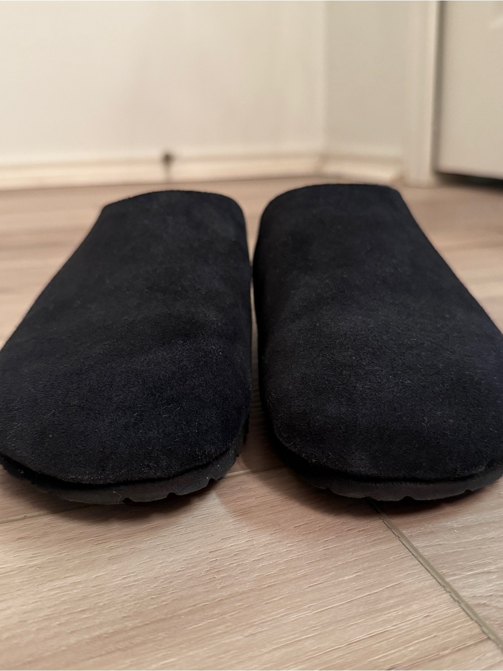 Seychelles| EUC Women’s 7.5 Black Suede Slip-On Clogs - Picture 3 of 6